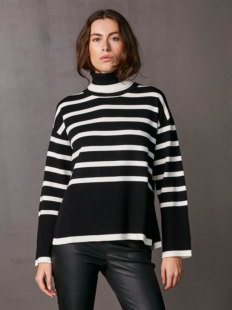 NÜ TACHA knitted blouse with stripes Blouses Black mix