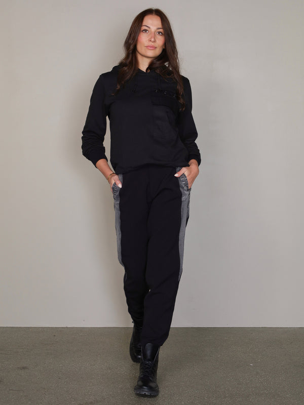 NÜ VENIA trousers Trousers Black mix