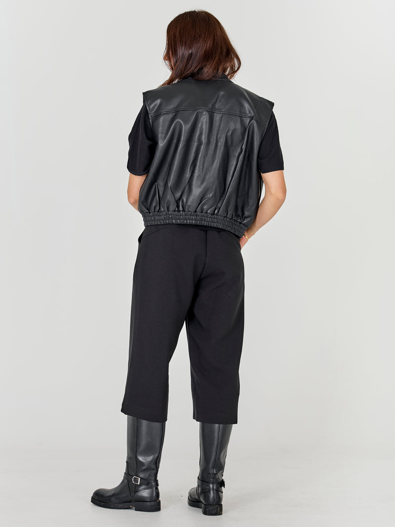 NÜ YETTE vest Vests Black