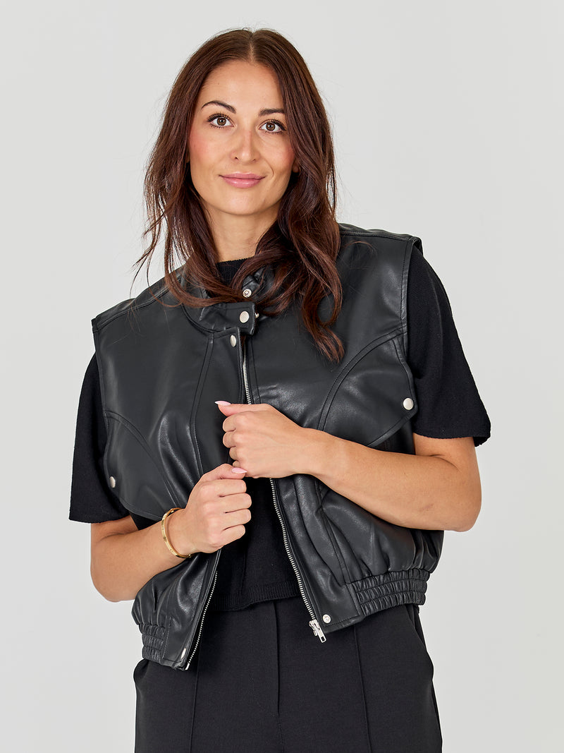 NÜ YETTE vest Vests Black
