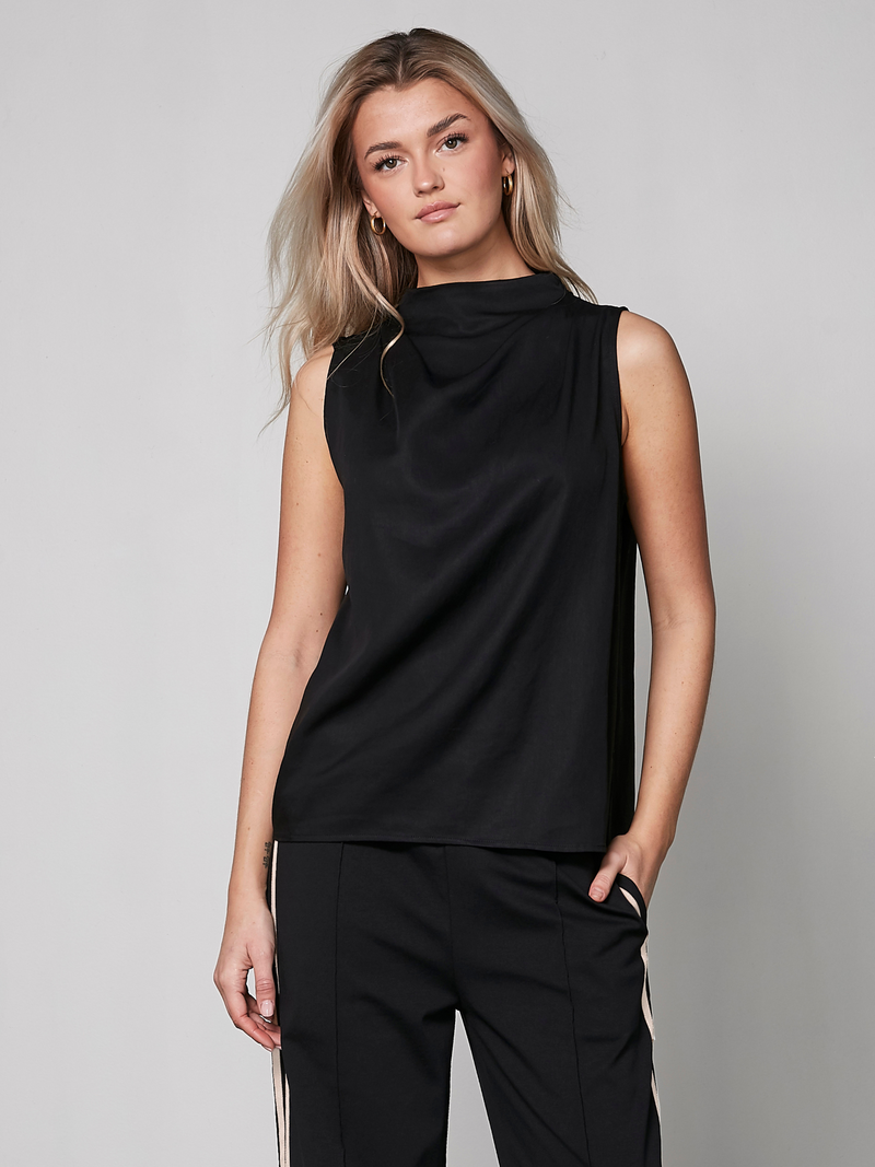 NÜ YRJA top Tops and T-shirts Black