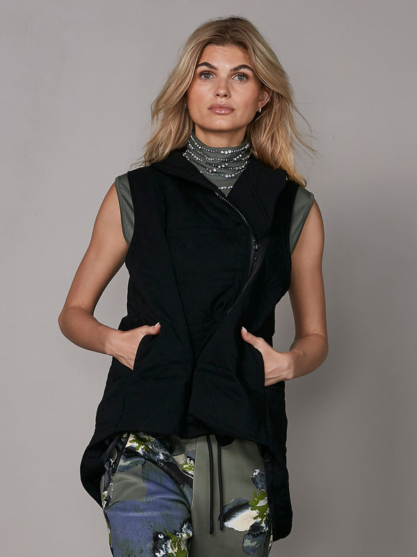 NÜ YURI quilted vest Vests Black