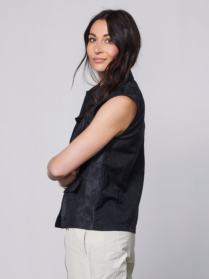 NÜ YURI vest Vests Black